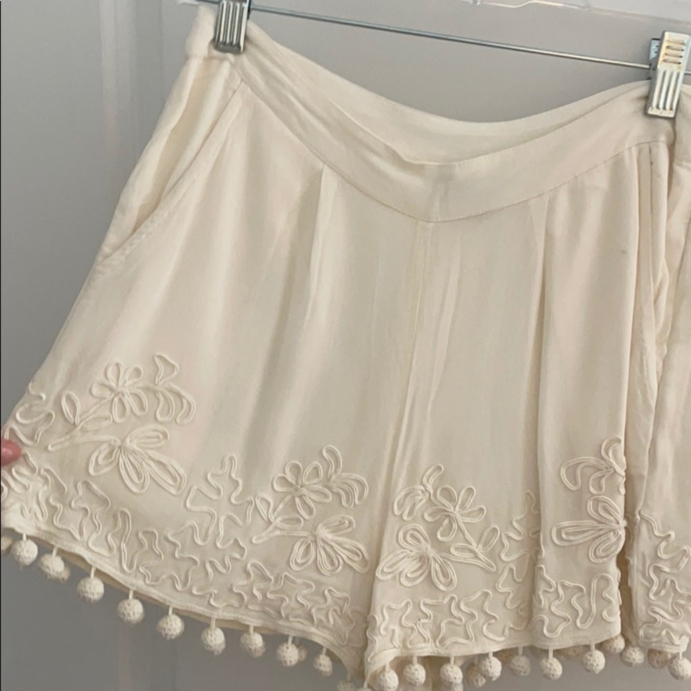 Cream pom Pom shorts